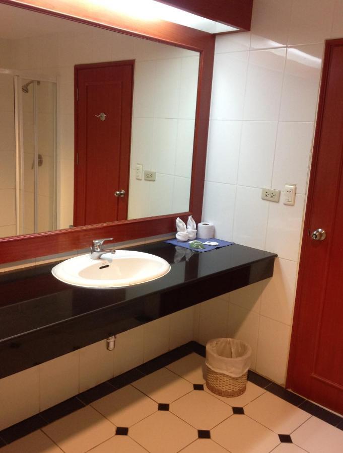 Lotus House Hotel Джомтиен Бийч Екстериор снимка